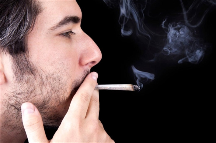 男性不健康生活方式